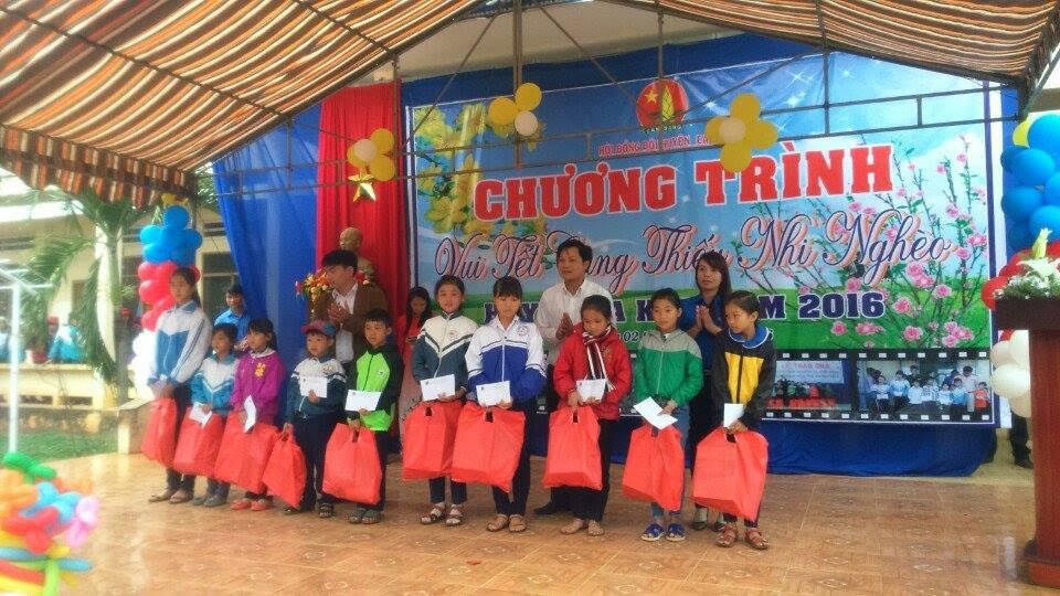 Hội đồng Đội huyện Ea Kar: Tổ chức chương trình vui tết cùng thiếu nhi nghèo năm 2016